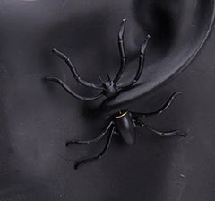 Crawling Spider Earrings (1 Pair)